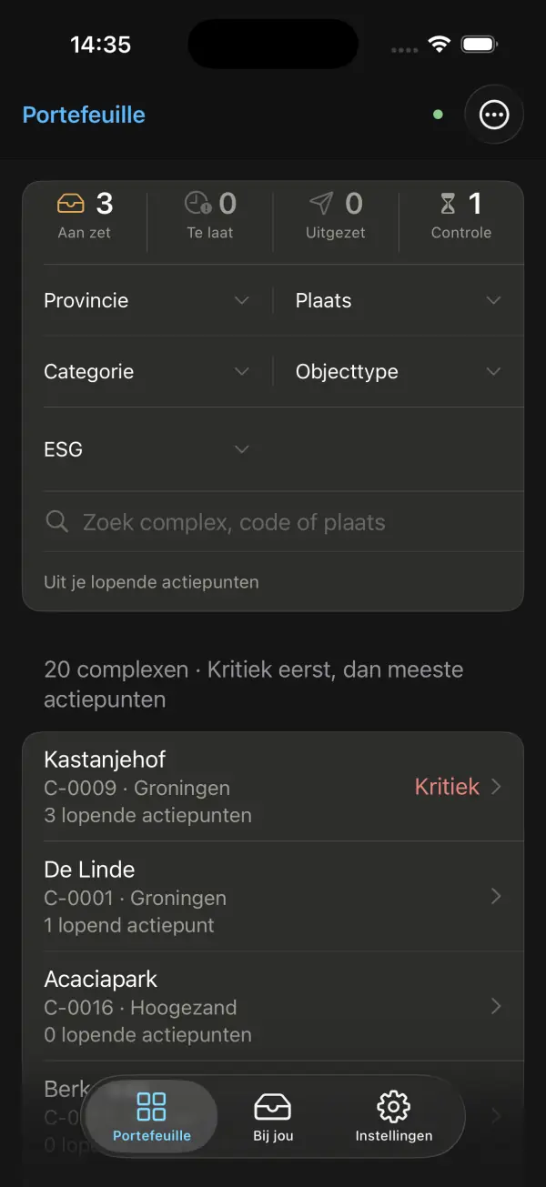 De app van de beheerder: Portefeuille met 20 complexen, kritiek eerst, en de tellers Aan zet, Te laat, Uitgezet en Controle.